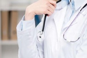 女性子宫肌瘤在邵阳市中心医院做三代试管预算八万块够不够？